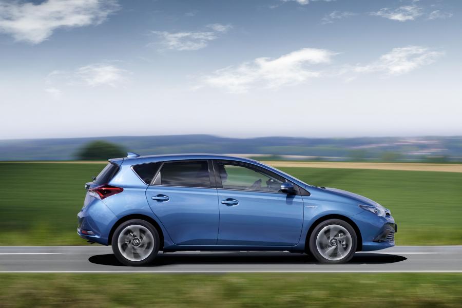  Toyota Auris Hybrid 2015 года  (фото 15 из 31)